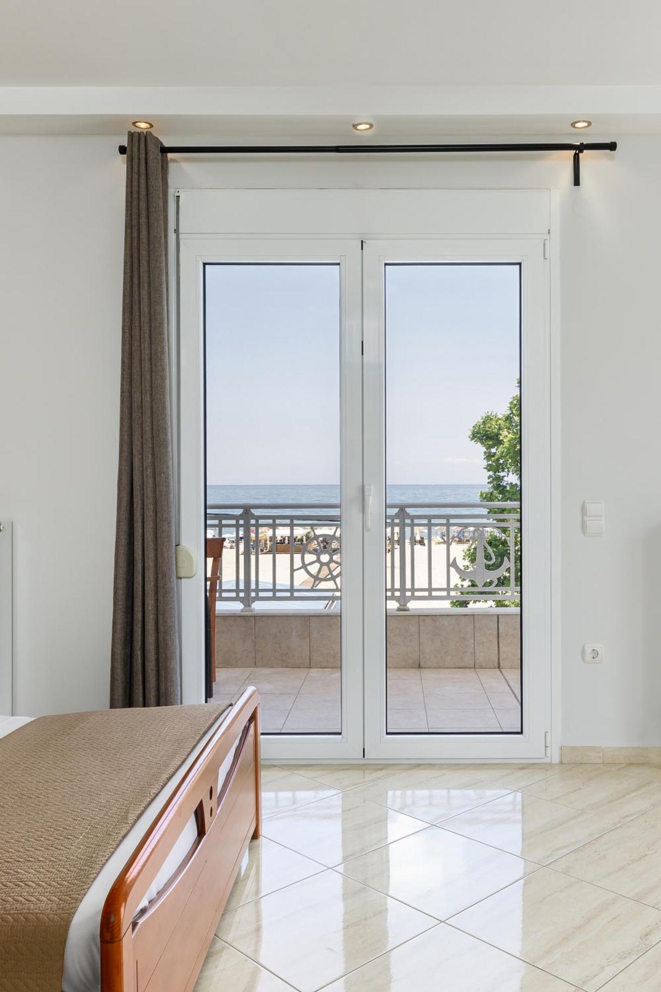 Agyra Seaview Hotel By Panel Hospitality 尼欧波洛伊 外观 照片