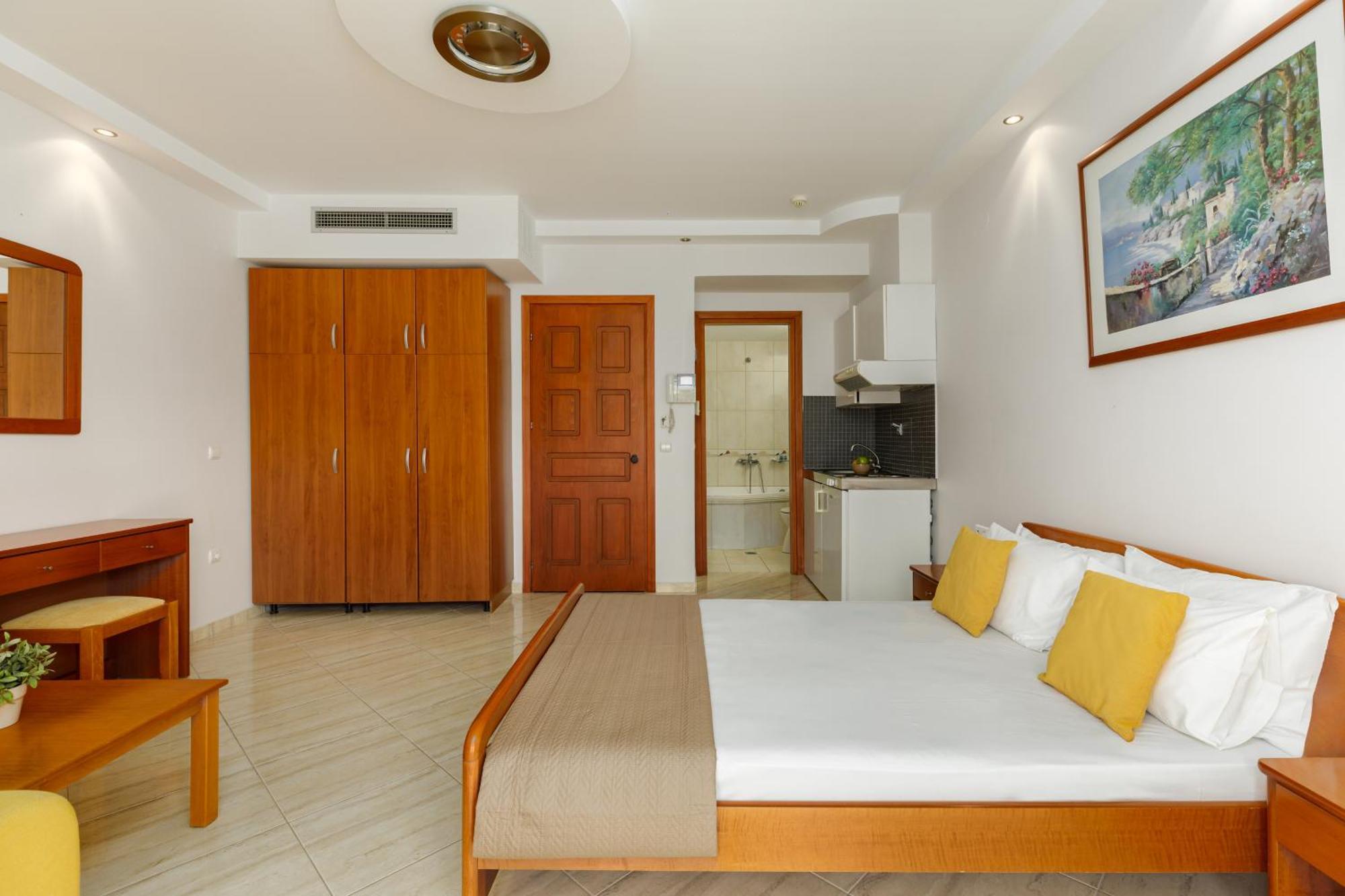 Agyra Seaview Hotel By Panel Hospitality 尼欧波洛伊 外观 照片